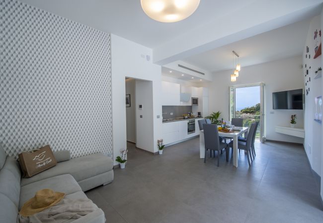 Villa a Amalfi - Villa Donna Rachele - Jacuzzi Vista Mare e Parcheggio Gratuito Villa a Amalfi - Villa Donna Rachele - Jacuzzi Vista Mare e Parcheggio Gratuito