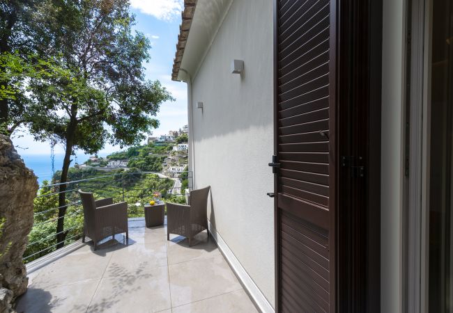 Villa a Amalfi - Villa Donna Rachele - Jacuzzi Vista Mare e Parcheggio Gratuito Villa a Amalfi - Villa Donna Rachele - Jacuzzi Vista Mare e Parcheggio Gratuito