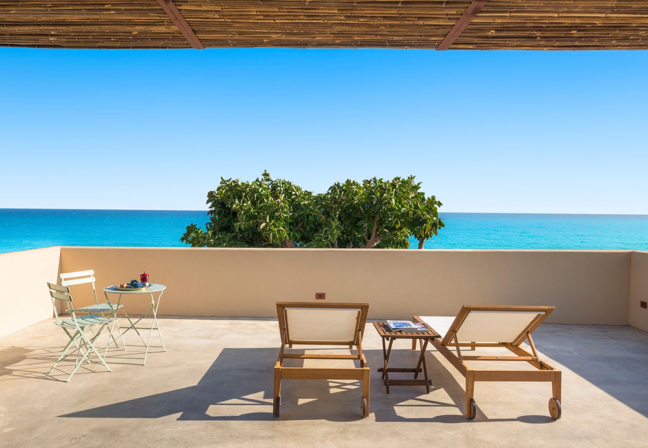 Villa a Marina di Modica - Villa con piscina, sul mare a Marina di Modica