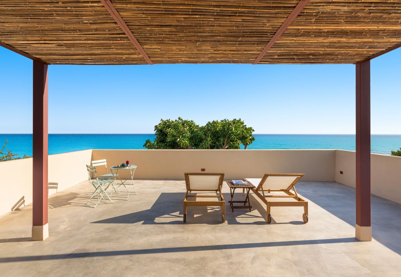 Villa a Marina di Modica - Villa con piscina, sul mare a Marina di Modica