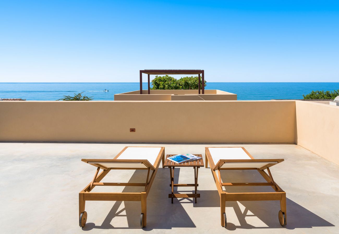 Villa a Marina di Modica - Villa con piscina, sul mare a Marina di Modica