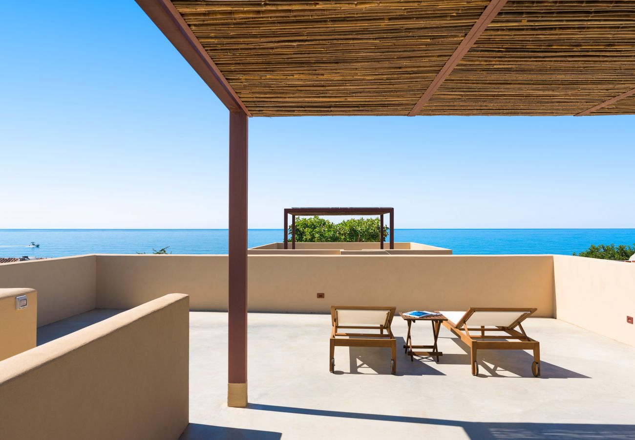 Villa a Marina di Modica - Villa con piscina, sul mare a Marina di Modica