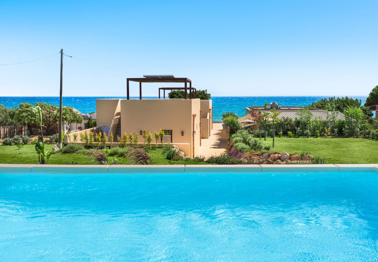Villa a Marina di Modica - Villa con piscina, sul mare a Marina di Modica
