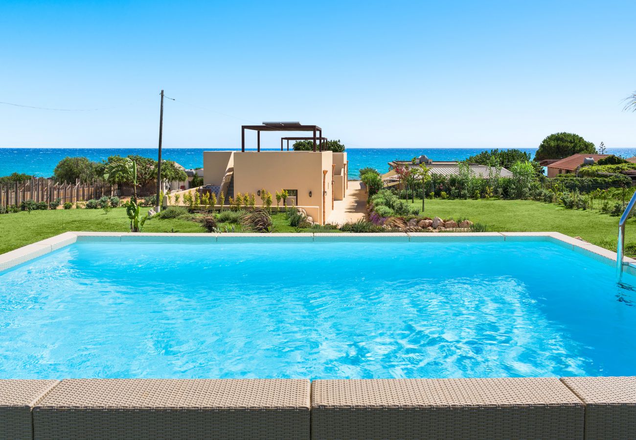 Villa a Marina di Modica - Villa con piscina, sul mare a Marina di Modica