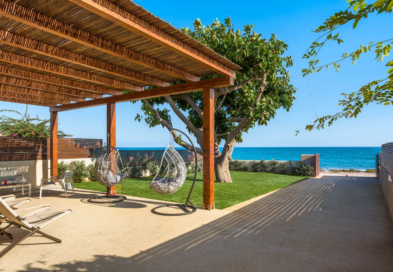 Villa a Marina di Modica - Villa con piscina, sul mare a Marina di Modica