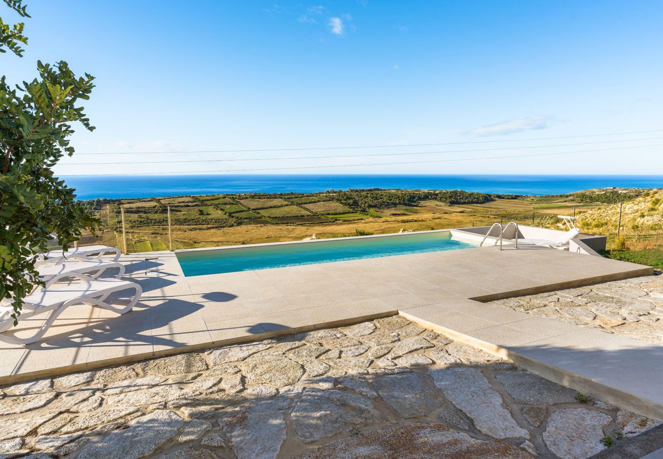 Villa a Siculiana - Splendida villa con piscina e vista mare
