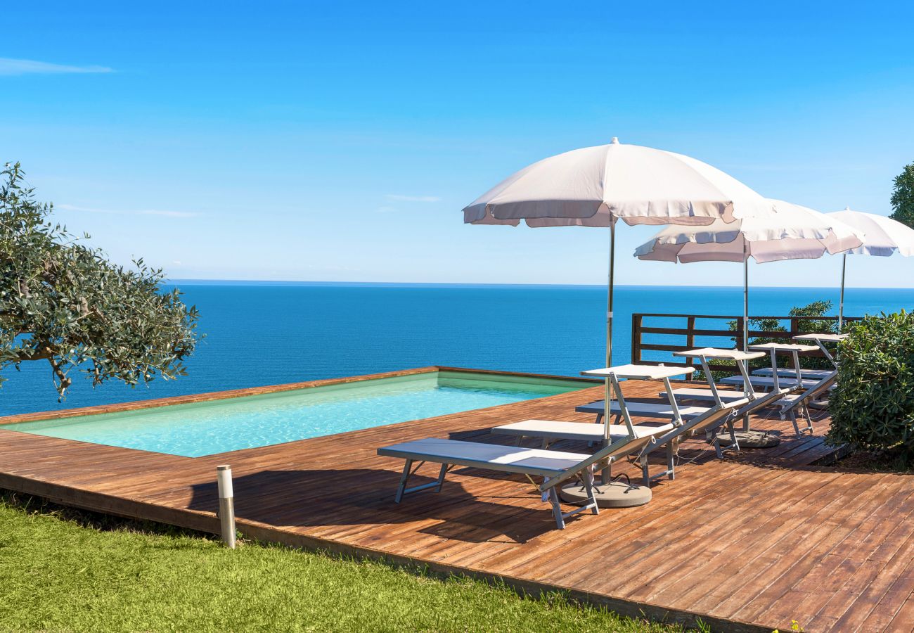 Villa a Augusta - Bellissima villa vista mare, con piscina