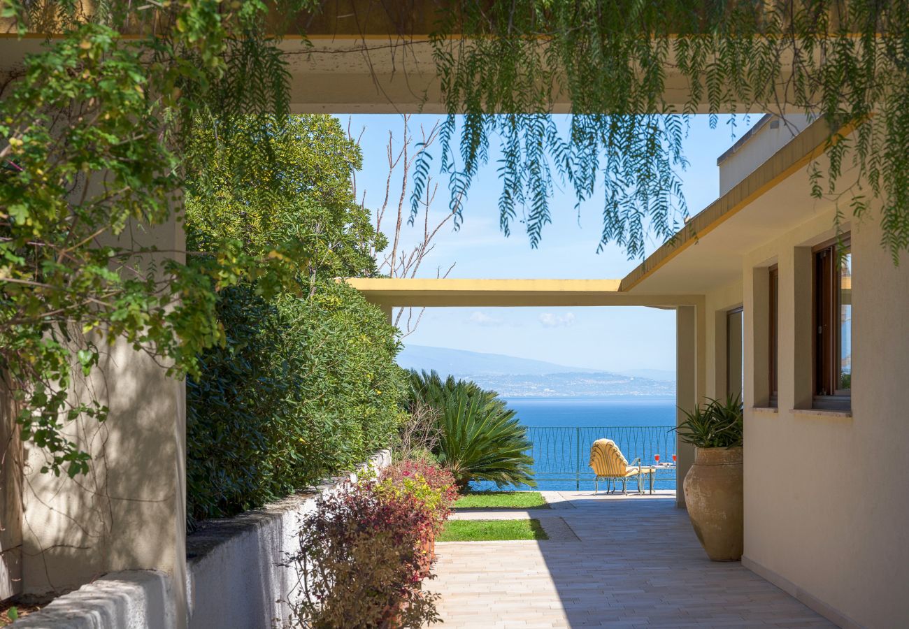 Villa a Augusta - Bellissima villa vista mare, con piscina