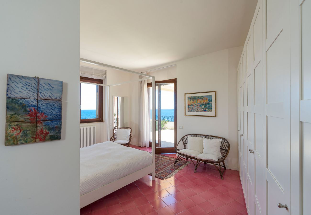 Villa a Augusta - Bellissima villa vista mare, con piscina