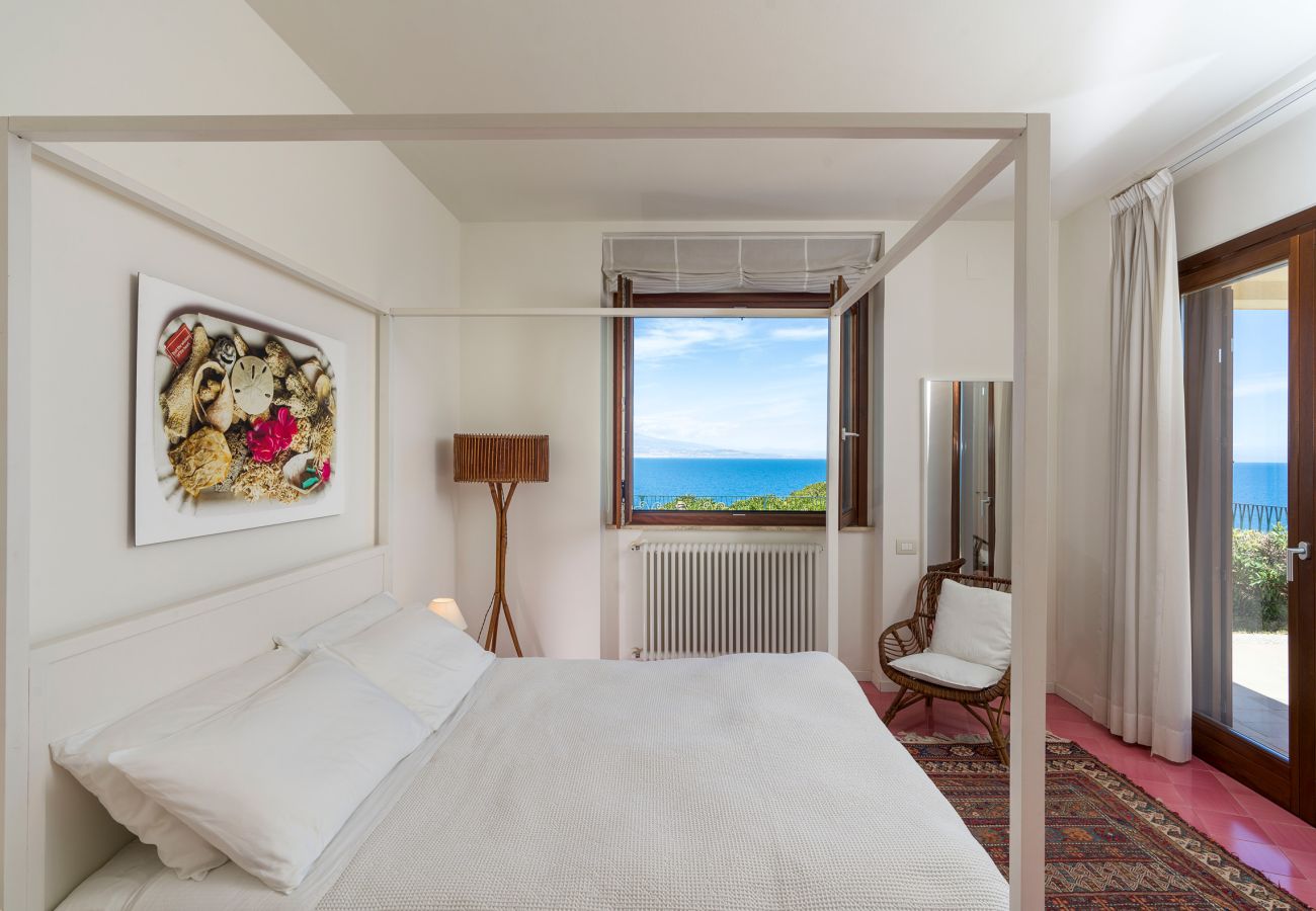 Villa a Augusta - Bellissima villa vista mare, con piscina