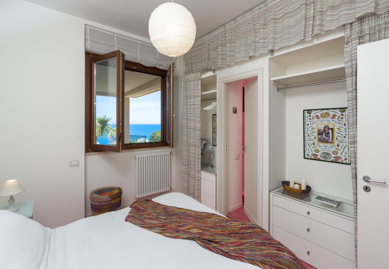 Villa a Augusta - Bellissima villa vista mare, con piscina