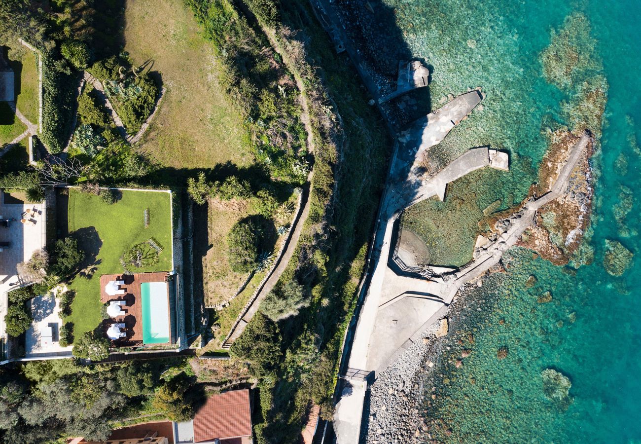Villa a Augusta - Bellissima villa vista mare, con piscina
