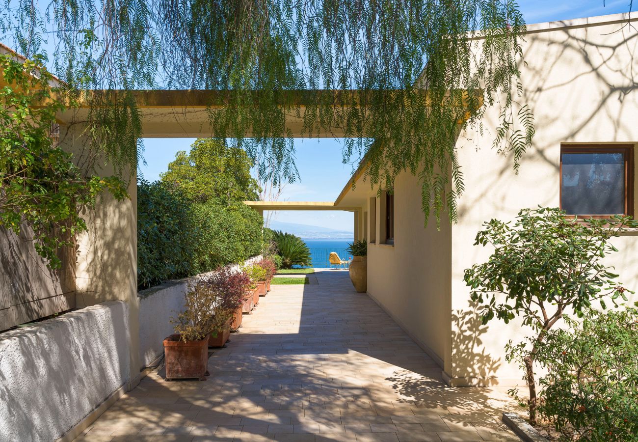 Villa a Augusta - Bellissima villa vista mare, con piscina