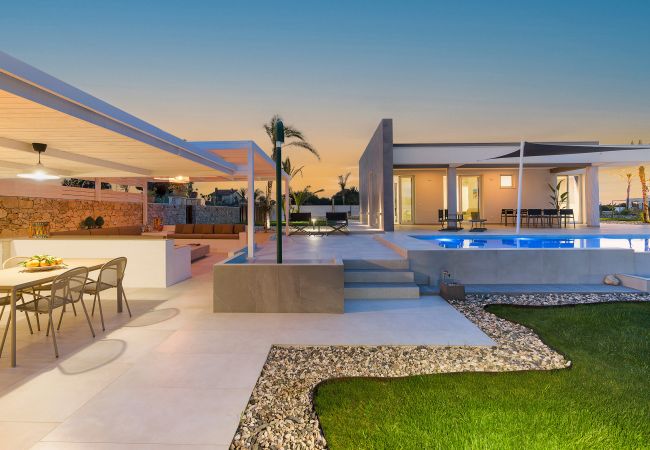 Villa a Noto - Splendida villa con piscina, mare a piedi, San Lorenzo