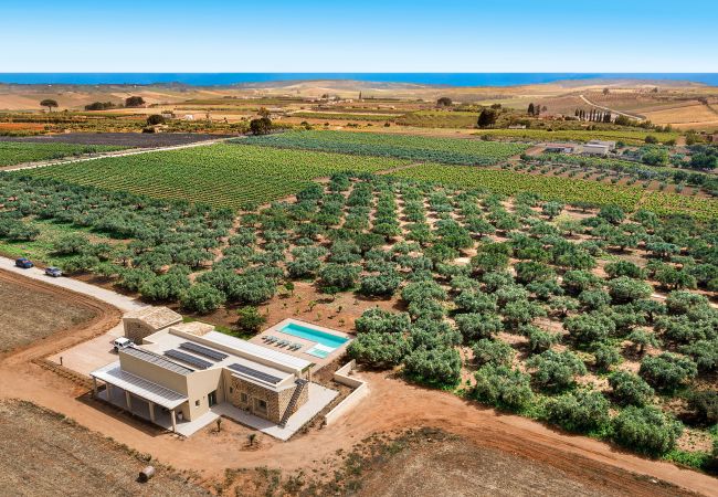 Villa a Menfi - Esclusiva villa di campagna con piscina a Menfi