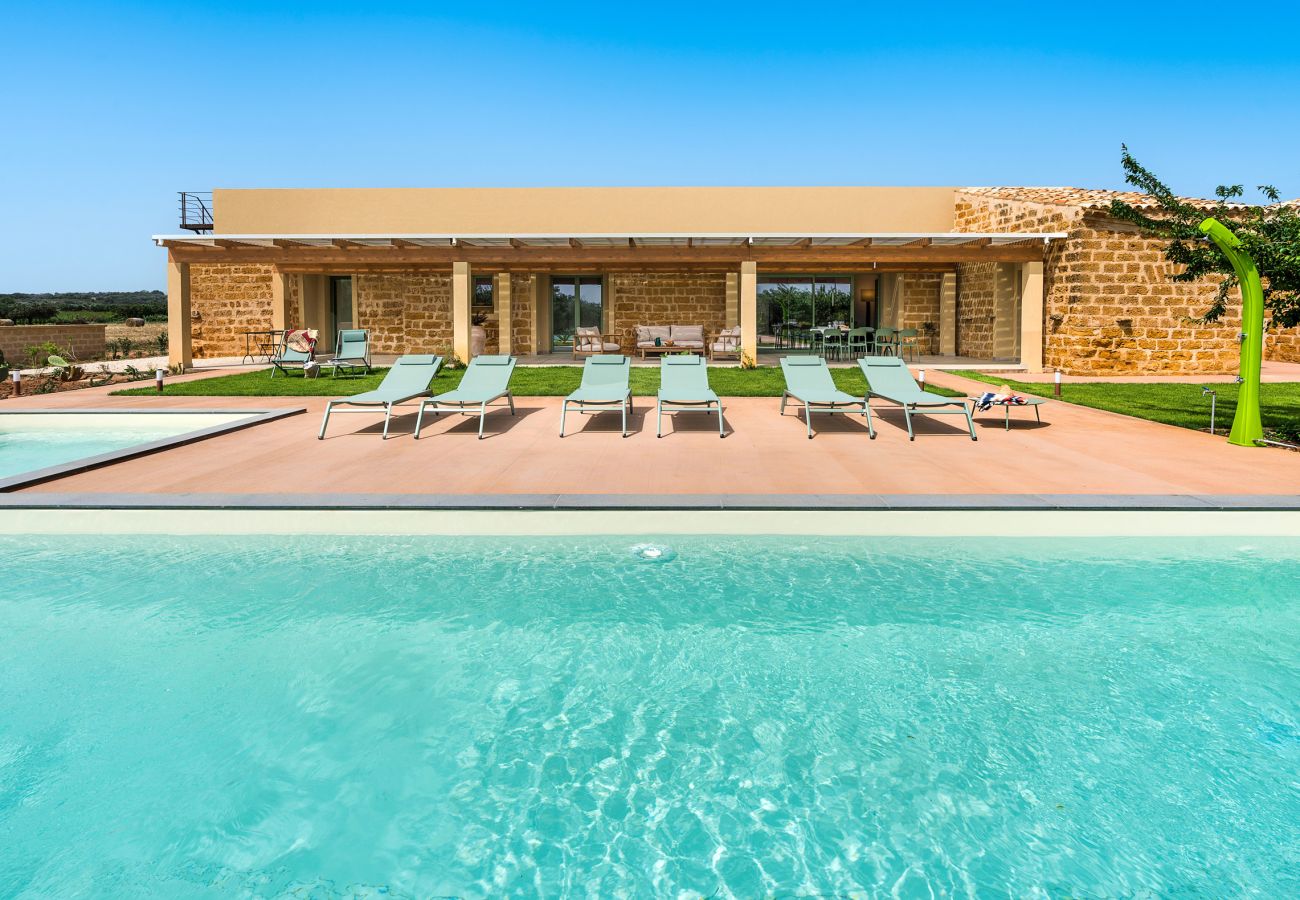 Villa a Menfi - Esclusiva villa di campagna con piscina a Menfi