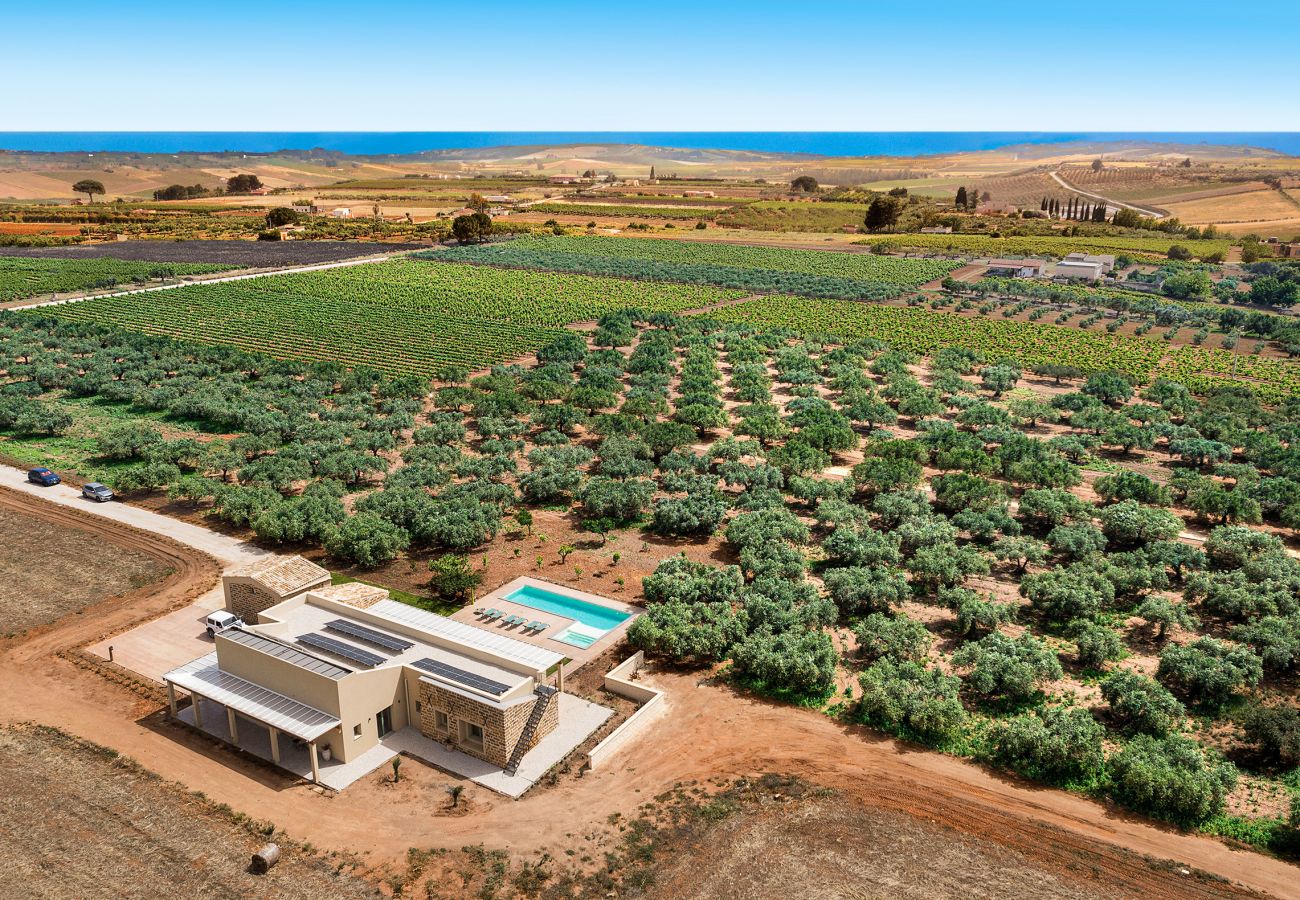 Villa a Menfi - Esclusiva villa di campagna con piscina a Menfi