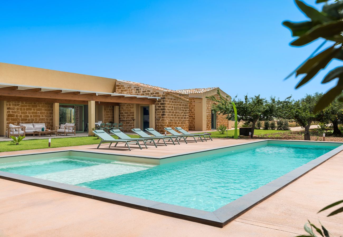 Villa a Menfi - Esclusiva villa di campagna con piscina a Menfi