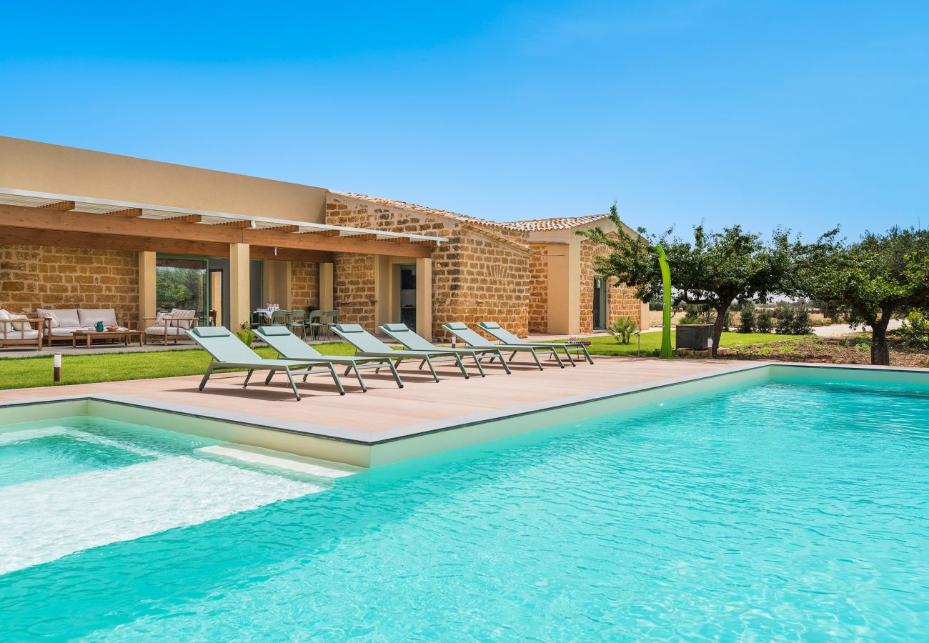 Villa a Menfi - Esclusiva villa di campagna con piscina a Menfi