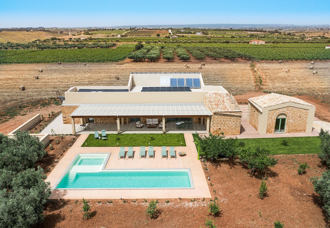 Villa a Menfi - Esclusiva villa di campagna con piscina a Menfi