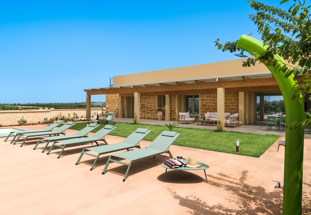 Villa a Menfi - Esclusiva villa di campagna con piscina a Menfi