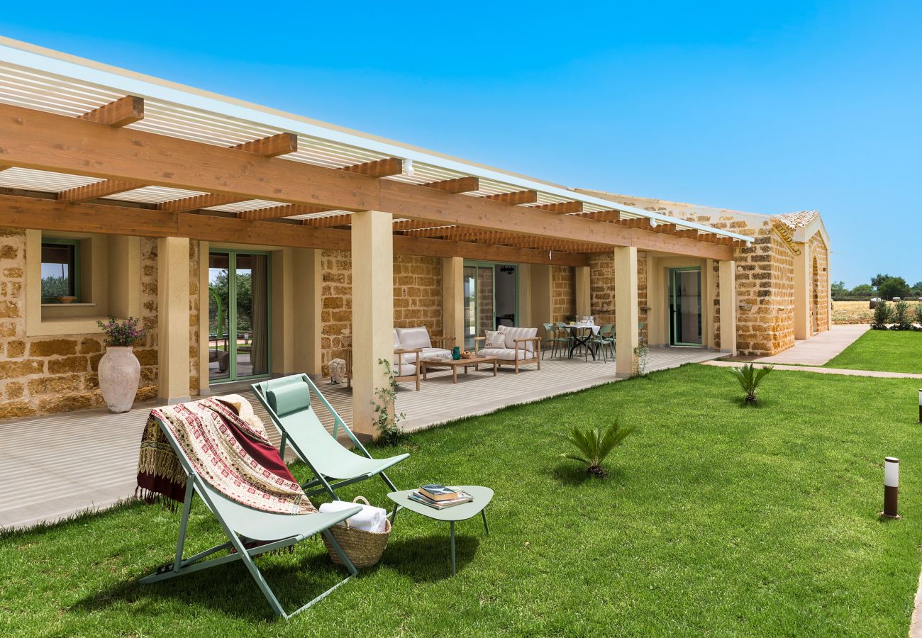 Villa a Menfi - Esclusiva villa di campagna con piscina a Menfi