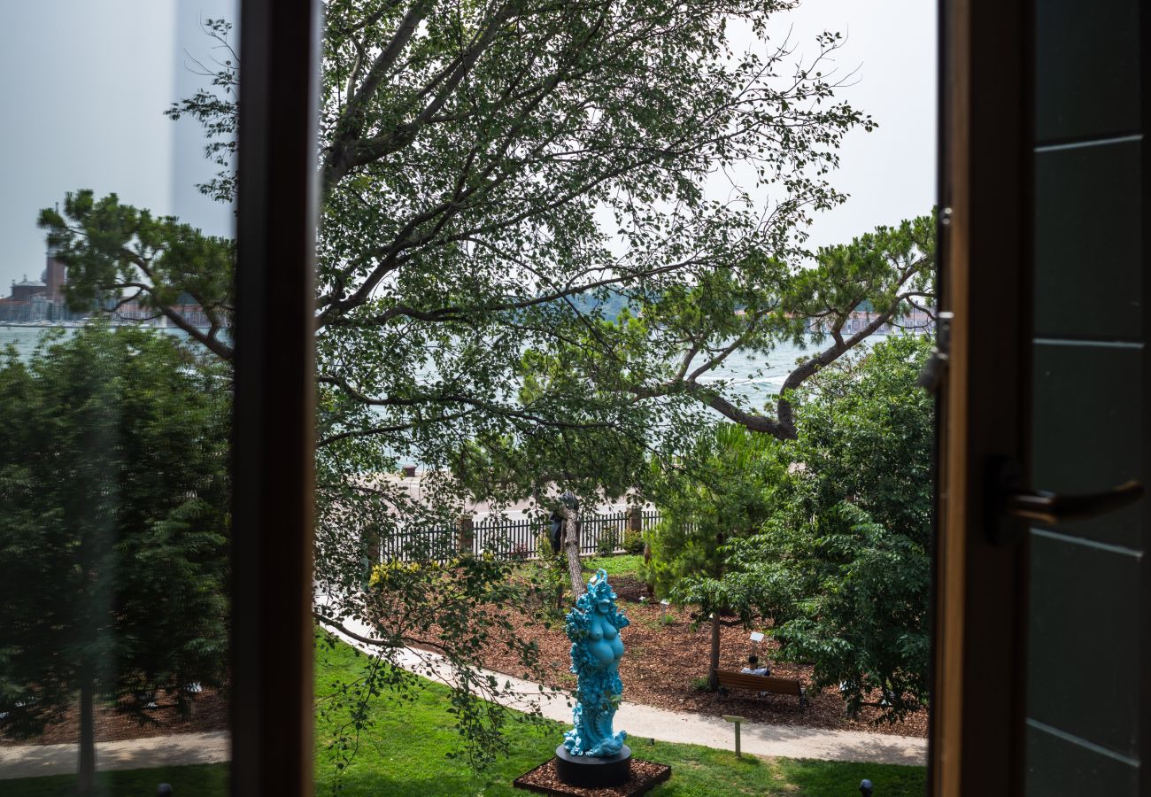 Appartamento a Venezia - San Domenico Apartment with garden view R&R