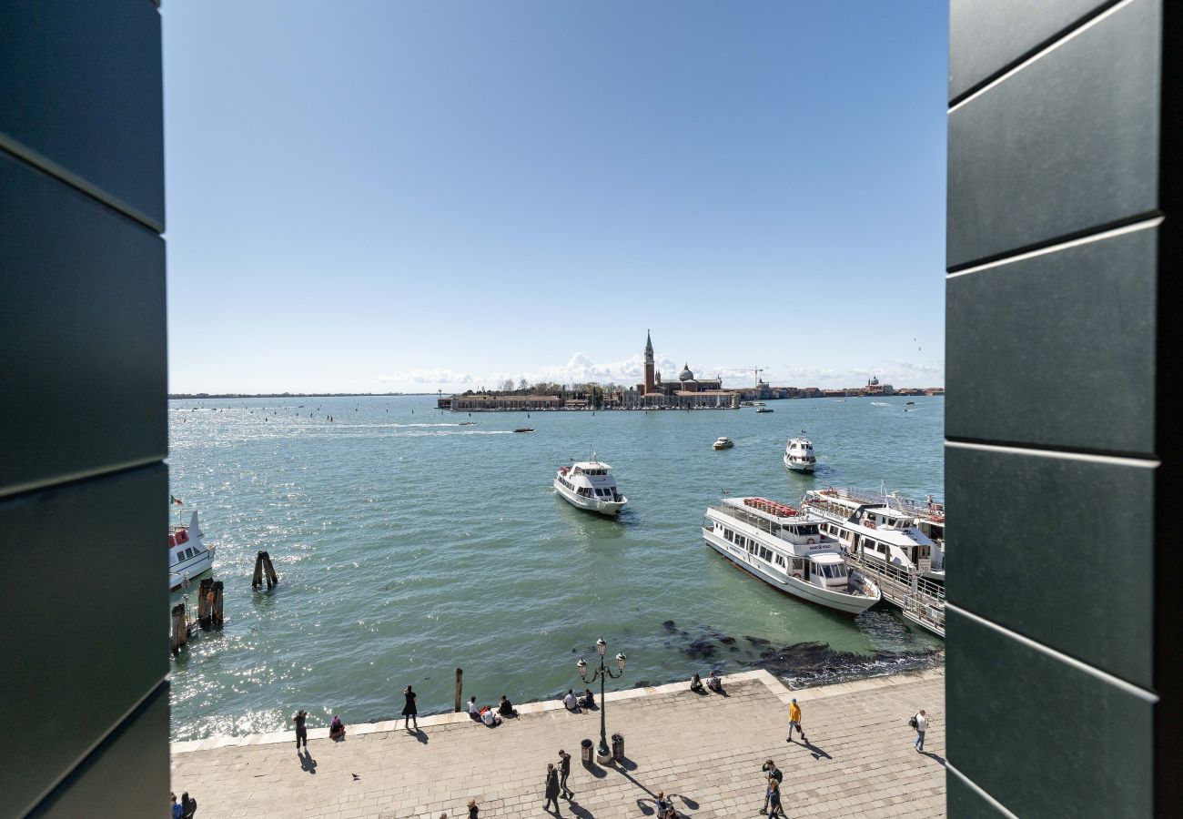 Appartamento a Venezia - San Giorgio View Apartment with Terrace R&R