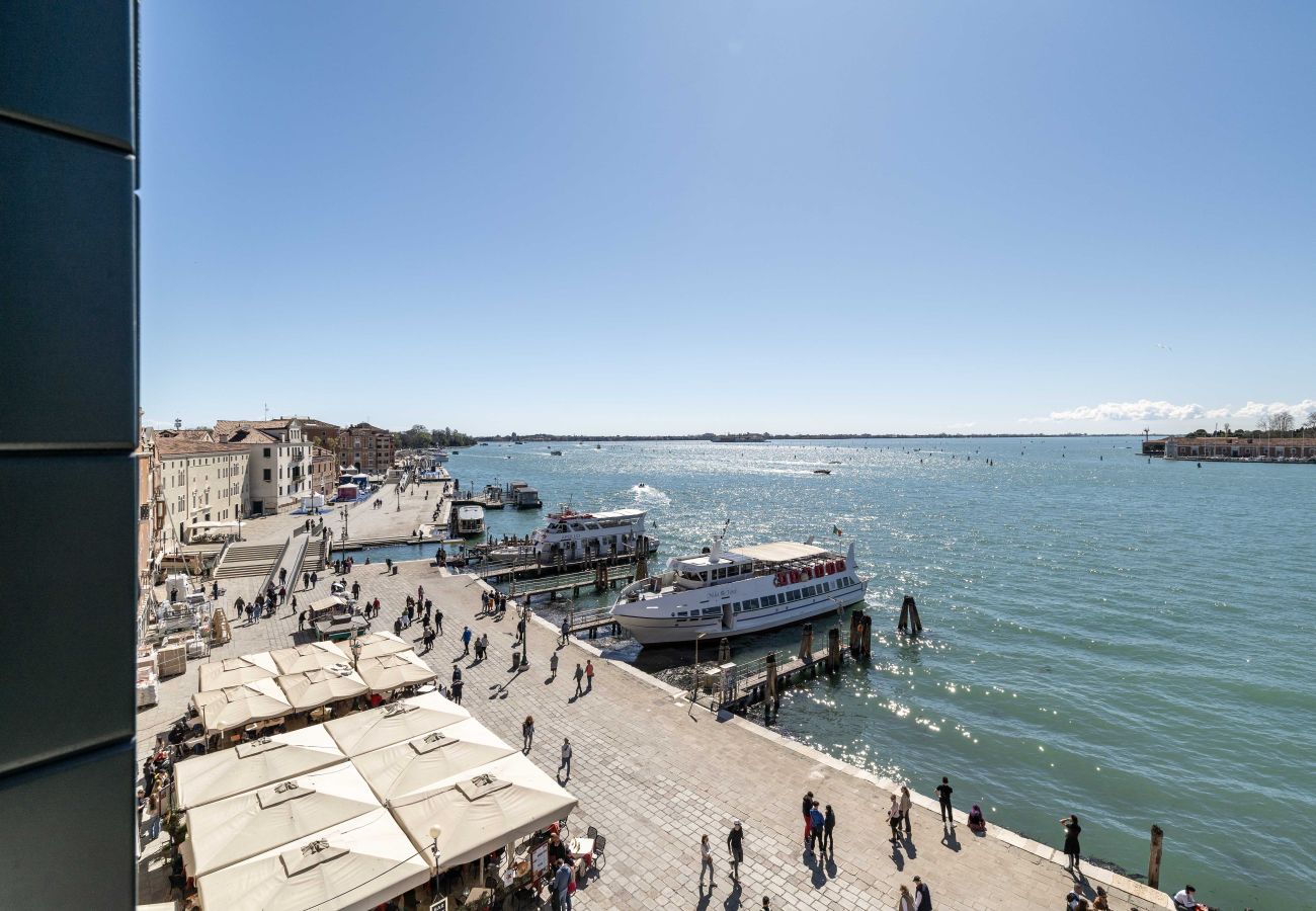 Appartamento a Venezia - San Giorgio View Apartment with Terrace R&R
