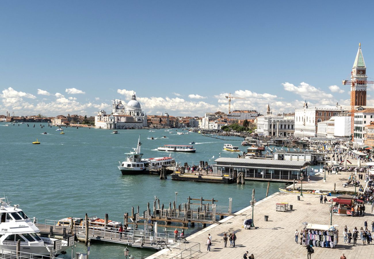 Appartamento a Venezia - San Giorgio View Apartment with Terrace R&R