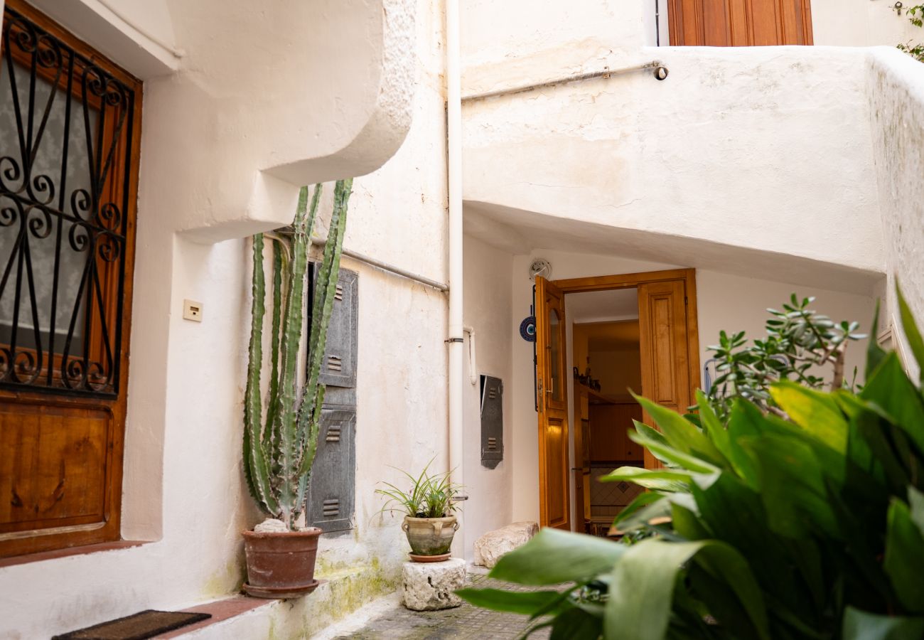Appartamento a Sperlonga - Casa IDIA – Nei vicoli del centro storico, luminosa, comoda e autentica