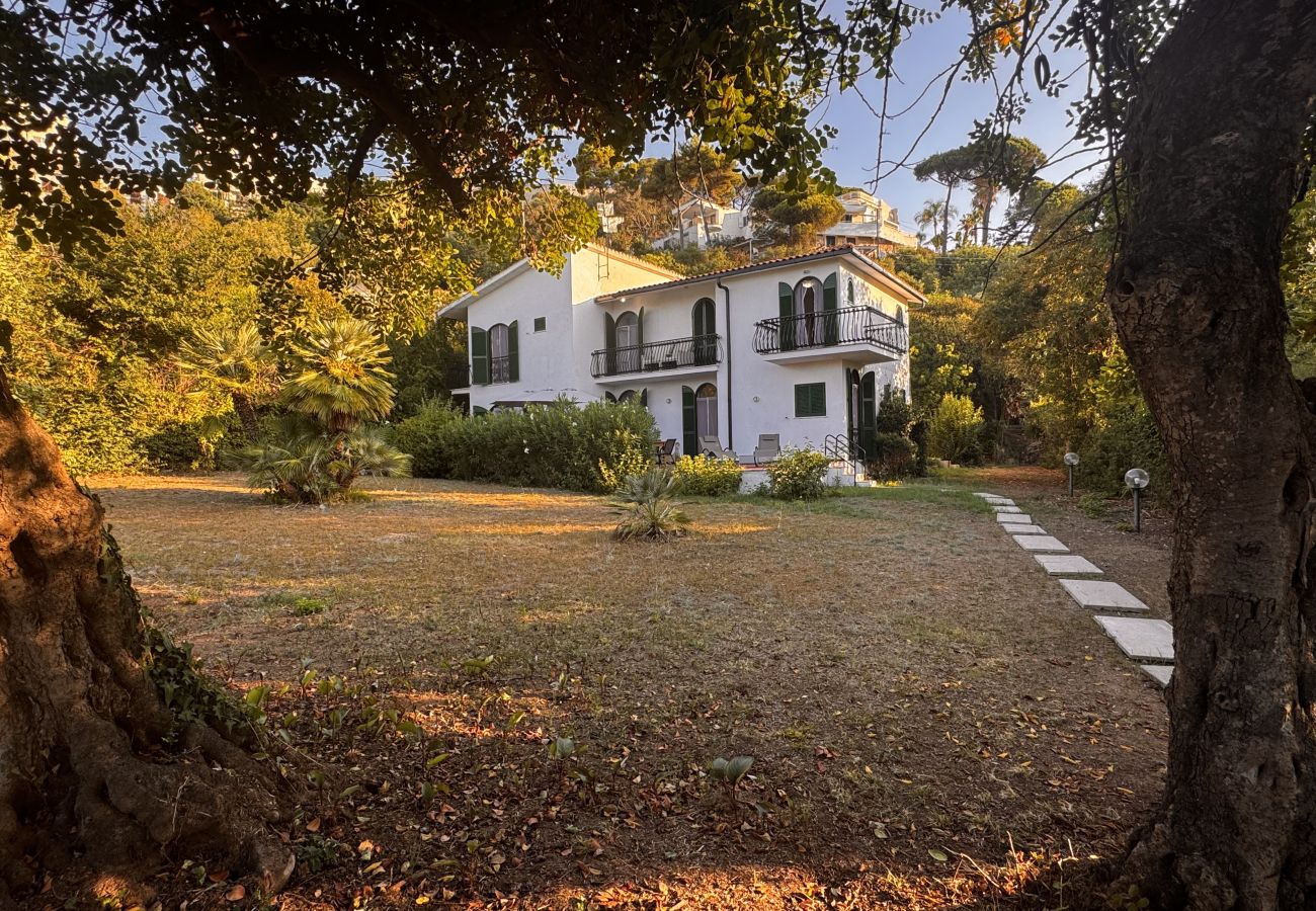 Appartamento a Sperlonga - Appartamento con accesso diretto al mare 