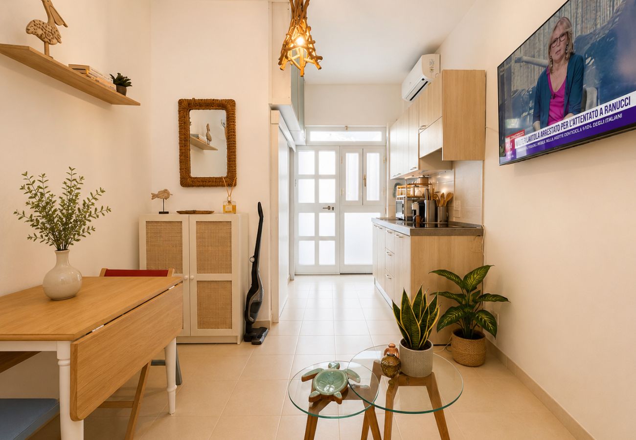 Appartamento a Sperlonga -     Semplice. Curato. Vicino al mare.